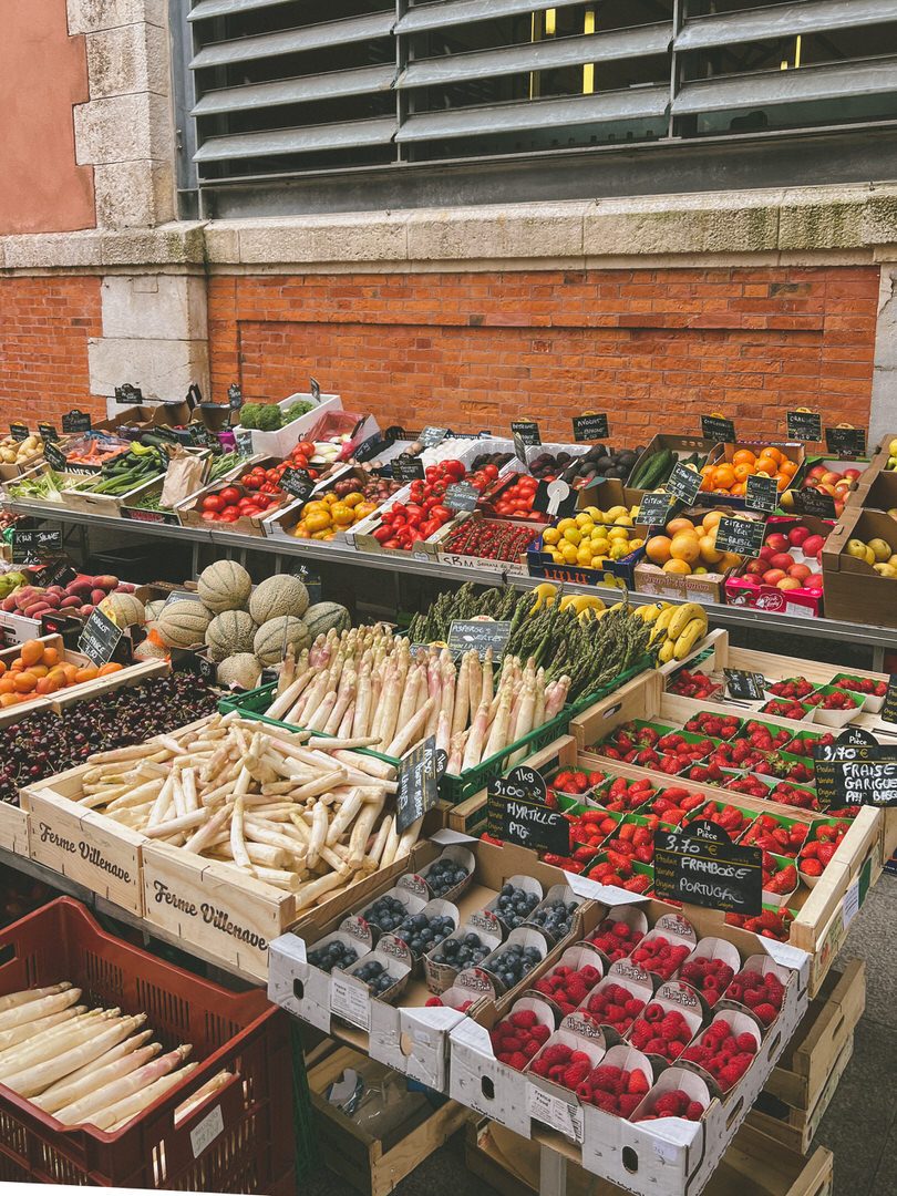 Filled with seasonal fruits, vegetables, and peppers like the Espelette. These stalls represent the bounty of the surrounding countryside.