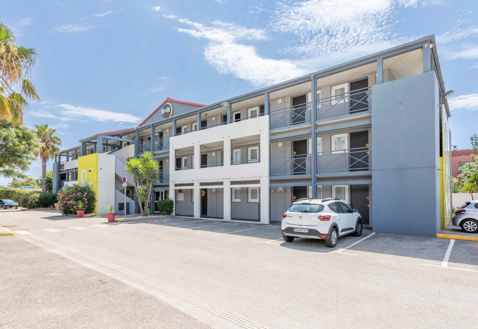 Six-Fours Hotels