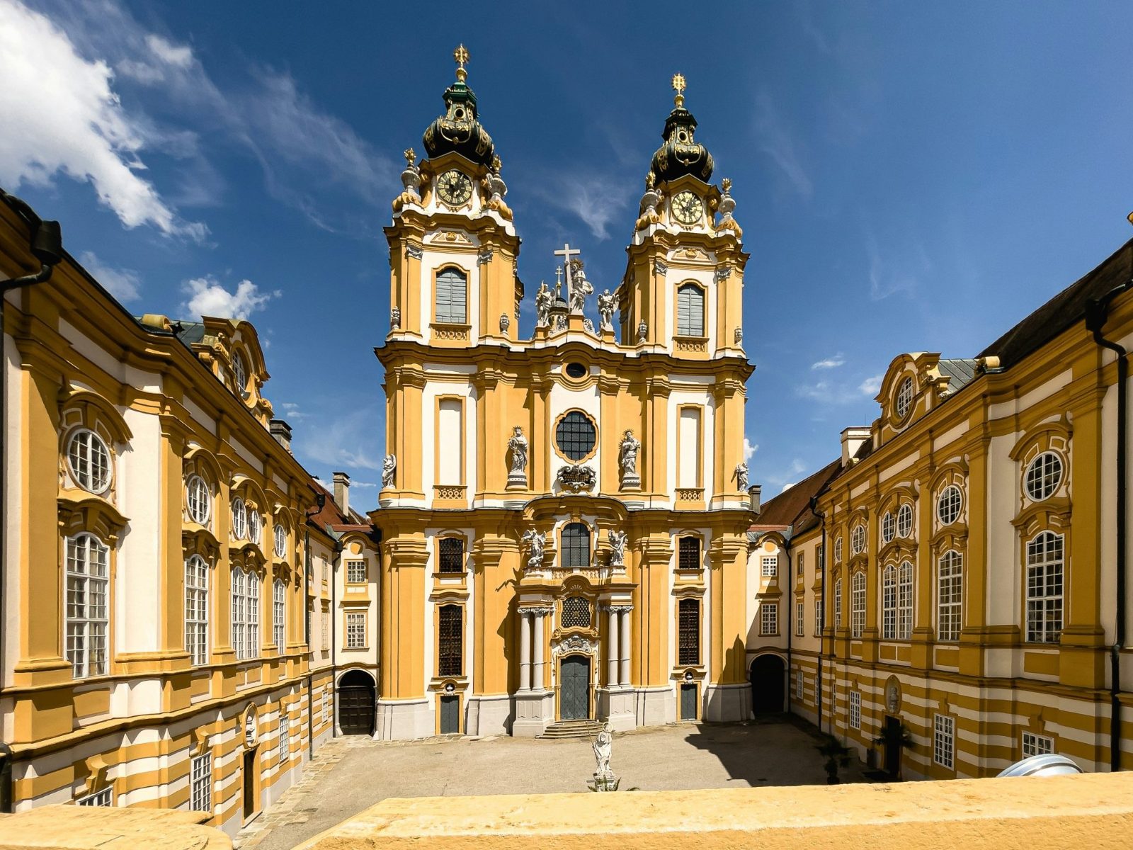 Stiftskirche Exterior