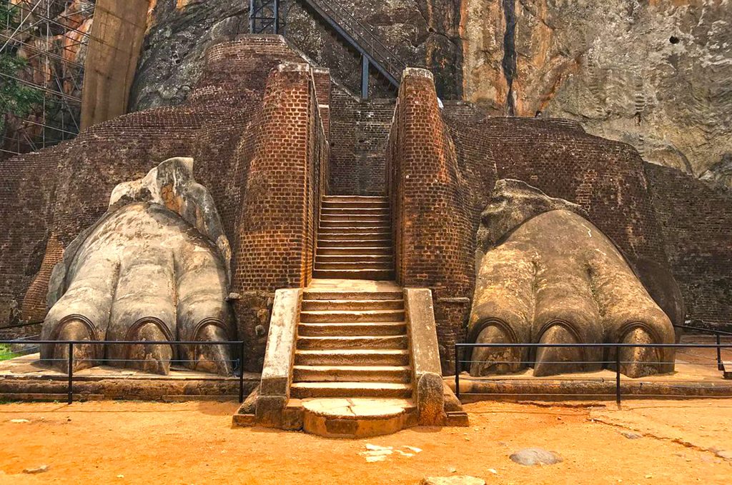 Mirror Wall & Lion Platform