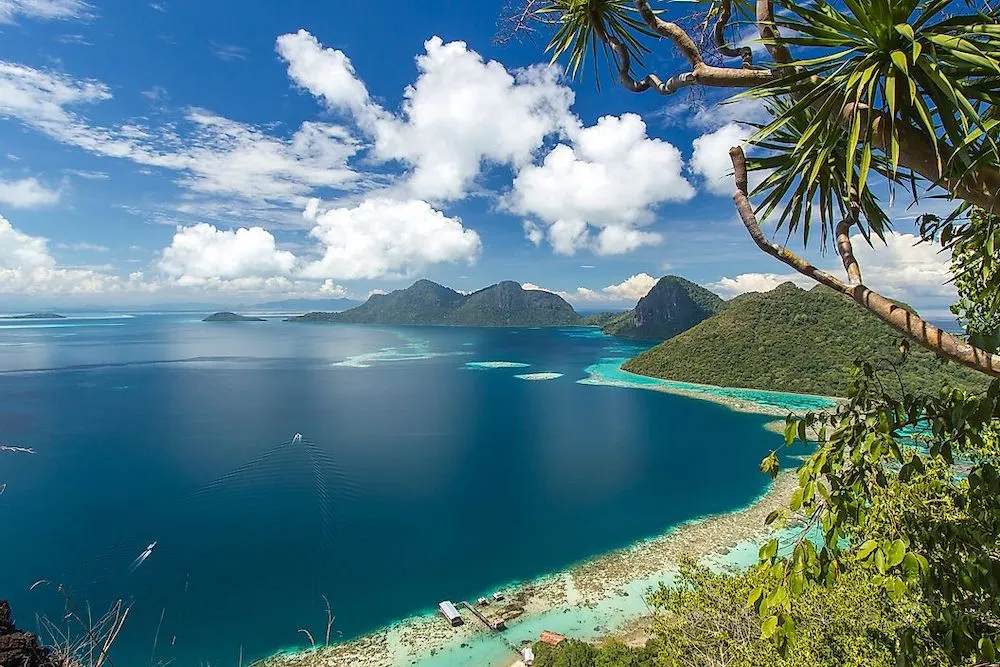 Crater Lagoon Shoreline