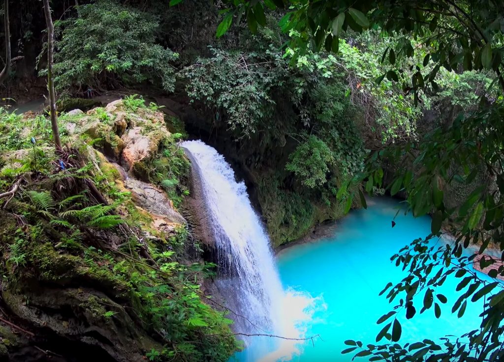 Guide d'aventure de canyoning aux chutes de Kawasan