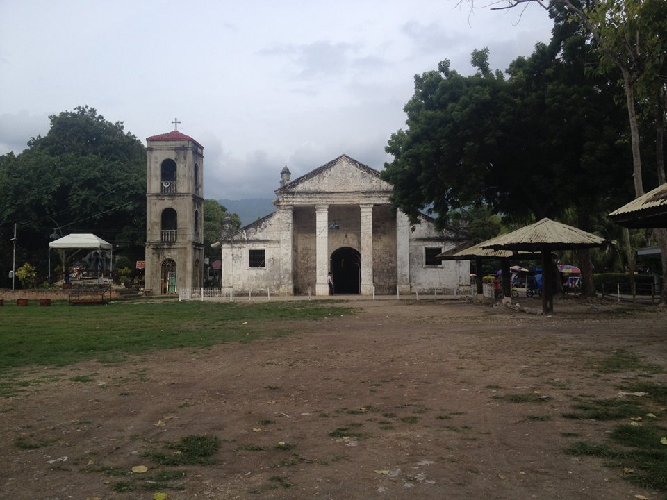 Arrêt de bus de l'église de Matutinao