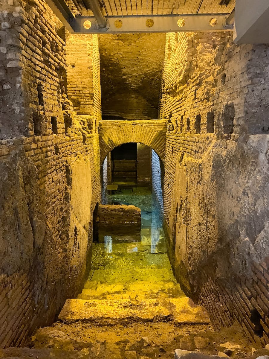 Trevi Fountain Underground: Vicus Caprarius Archaeology
