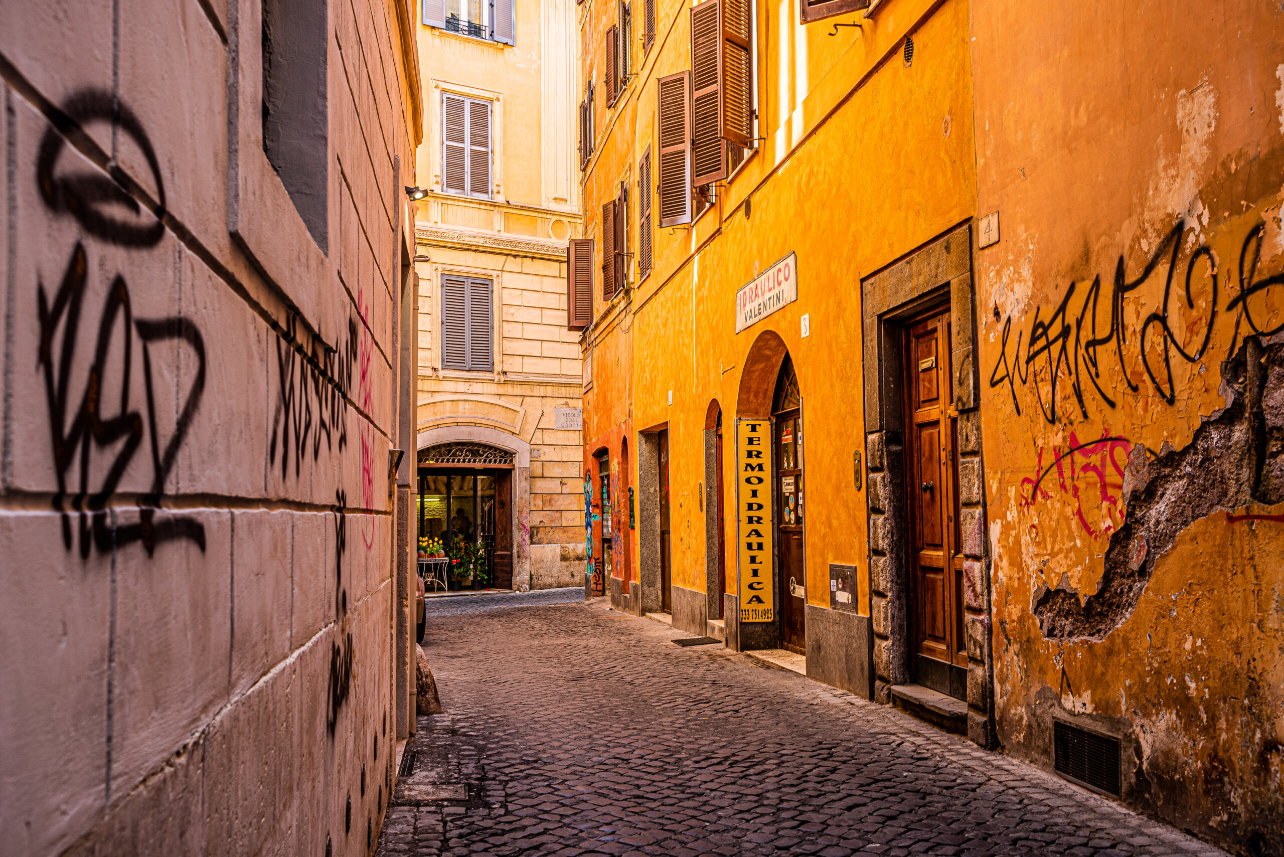 Main Entrance — Vicolo del Puttarello 25