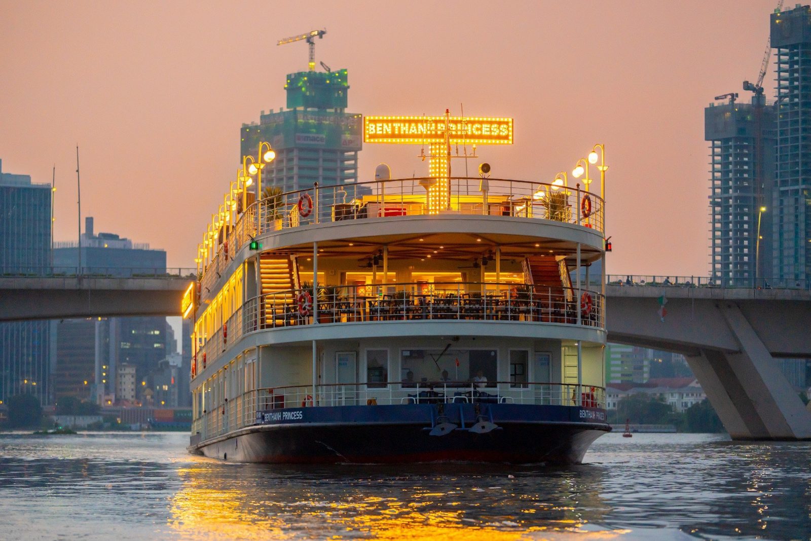 Saigon River Cruise Dinner