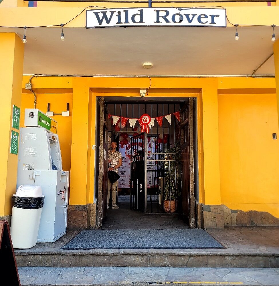 Haupteingang des Wild Rover Hostels