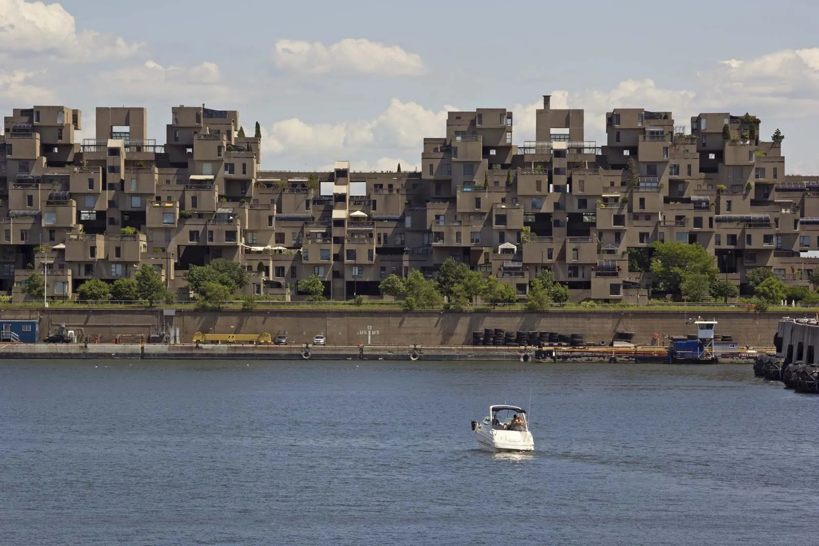 Habitat 67 Angle