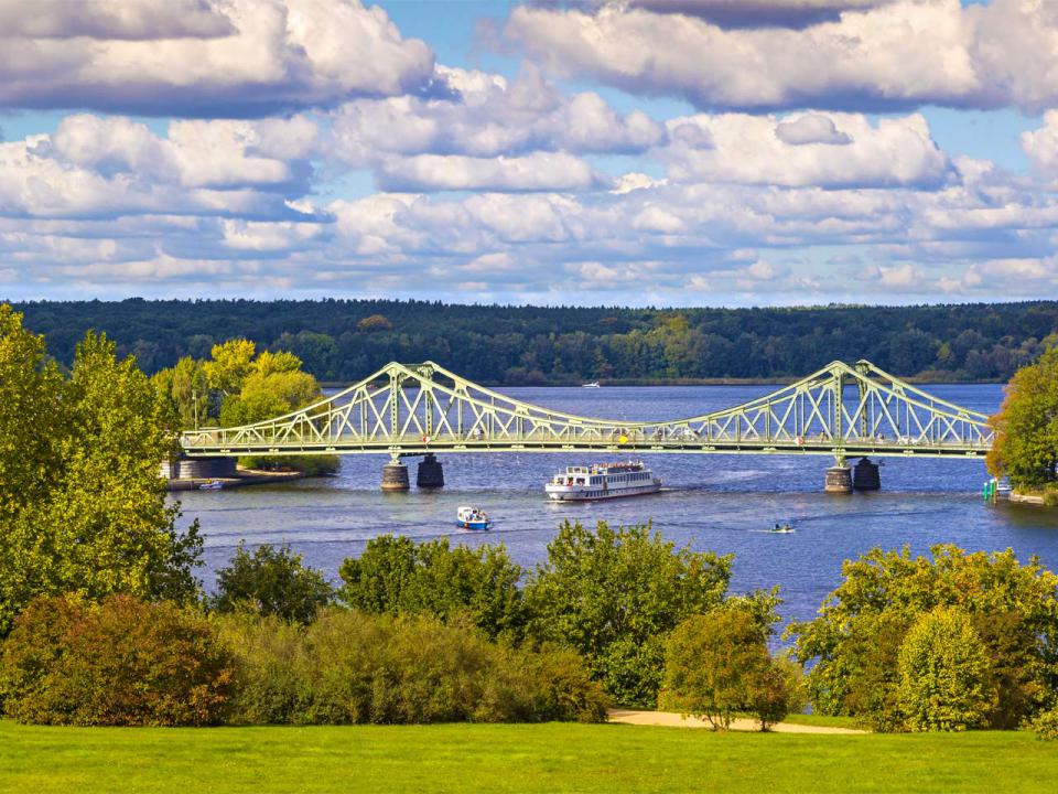 Bridge of Spies corridor