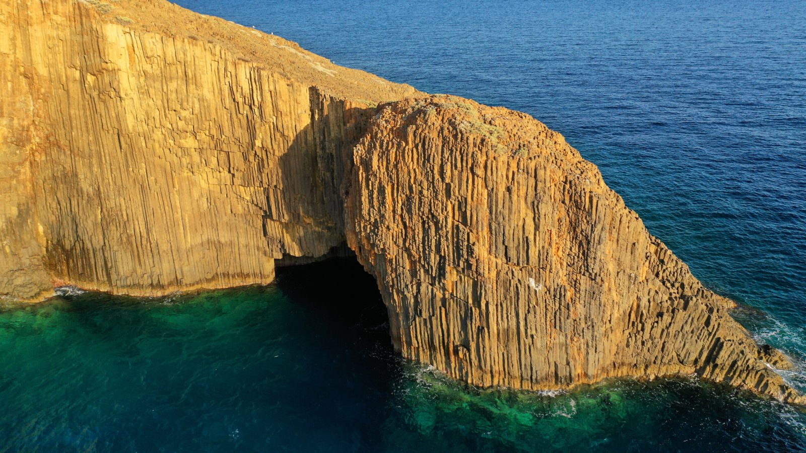 Glaronisia Island