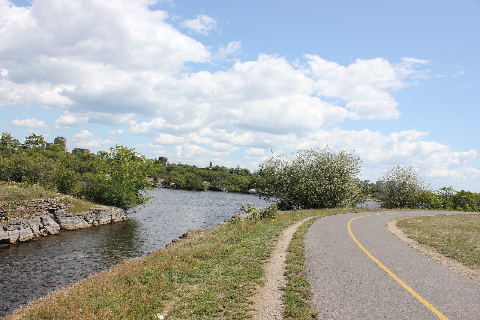 Ottawa River Pathway