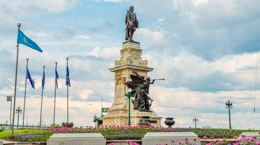 Samuel de Champlain Statue
