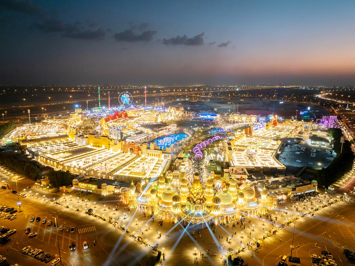Scopri il Global Village Dubai dopo il tramonto