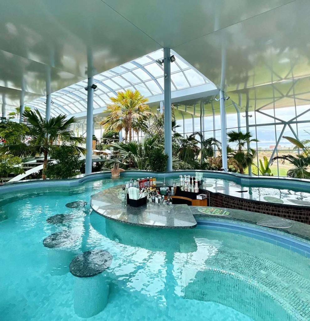 Se & Zn Panoramic Pool