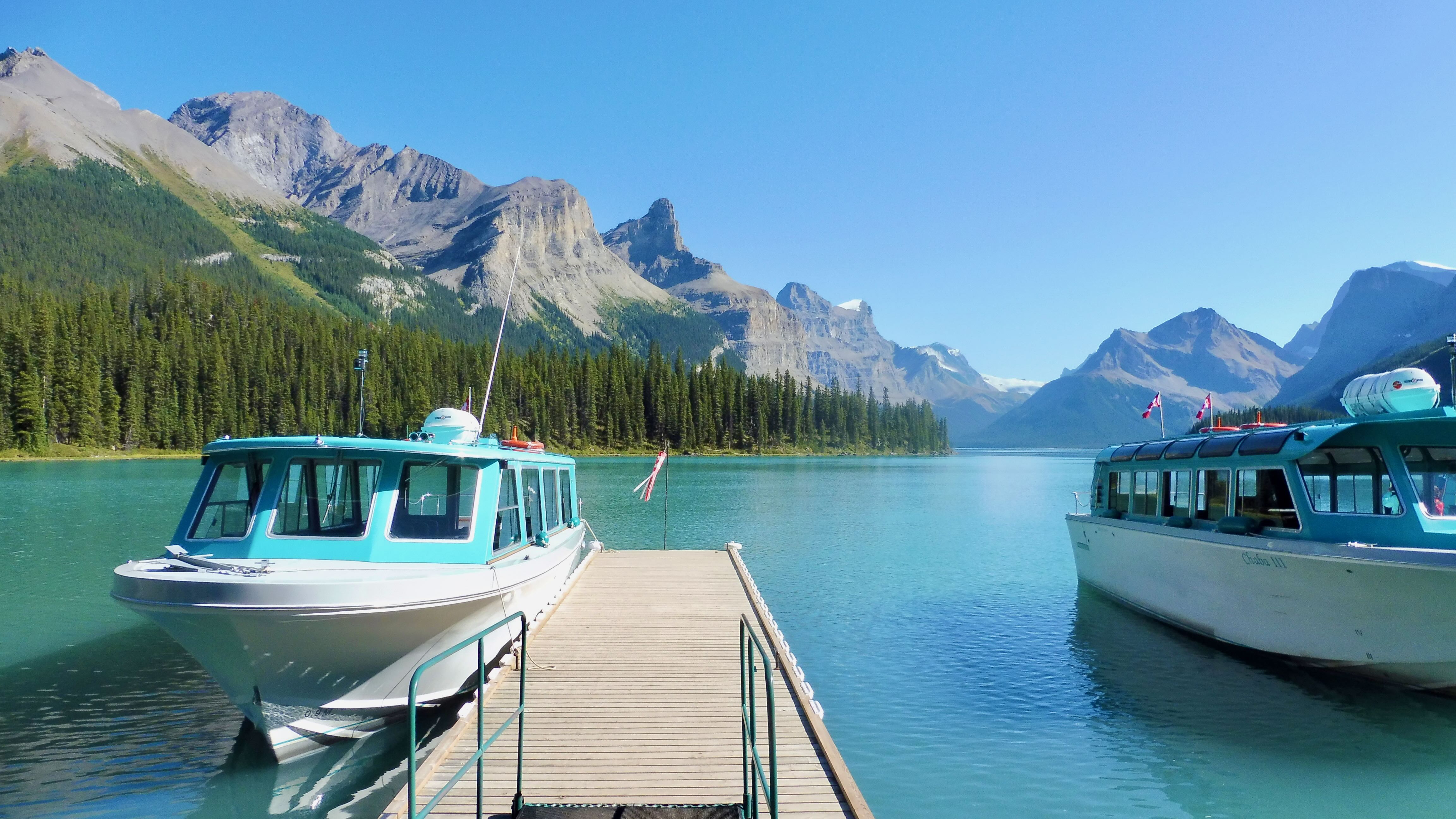 Narrated Maligne Lake cruise to Spirit Island
