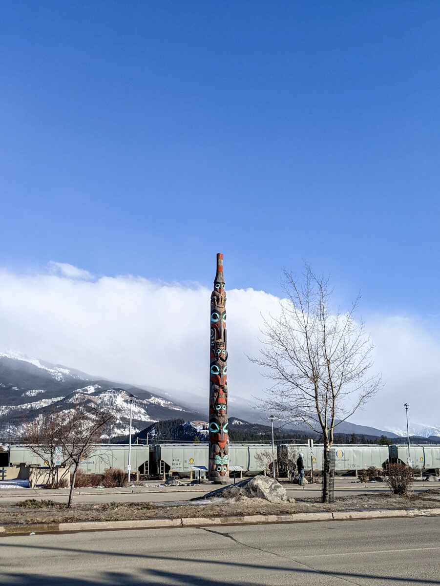Two Brothers Totem Pole (Jasper town pickup)