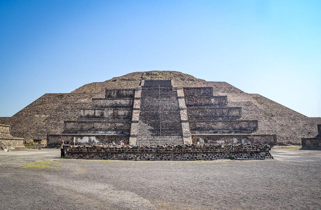 Pyramid of the Moon Plaza