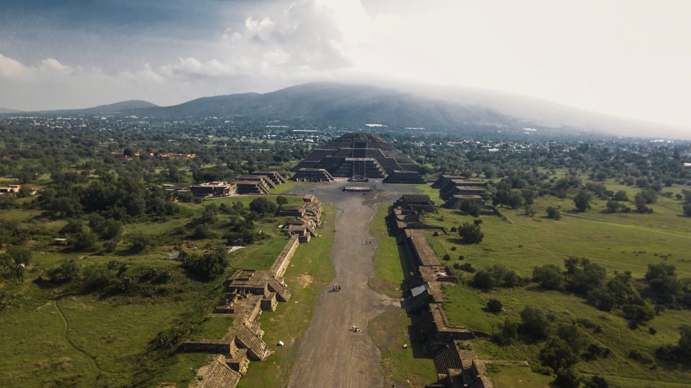 Calzada de los Muertos Corridor