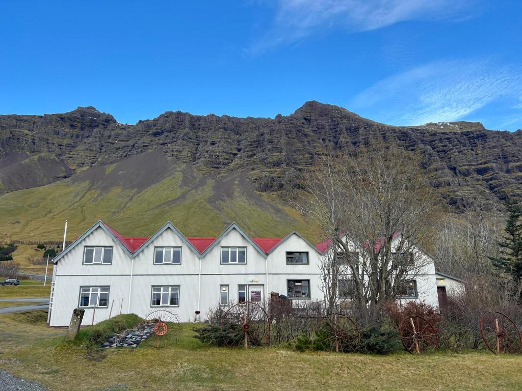 Skyrhúsið Guesthouse