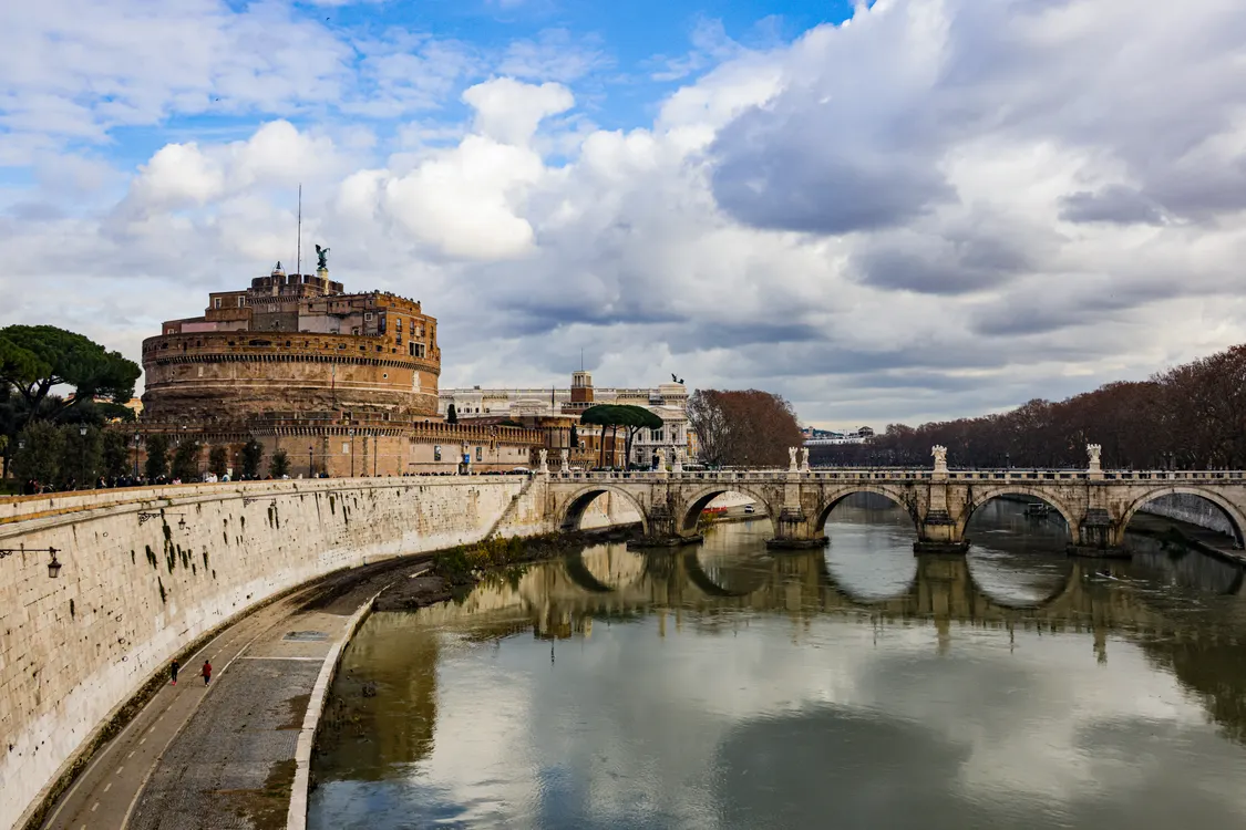 Ponte Sant'Angelo Archway