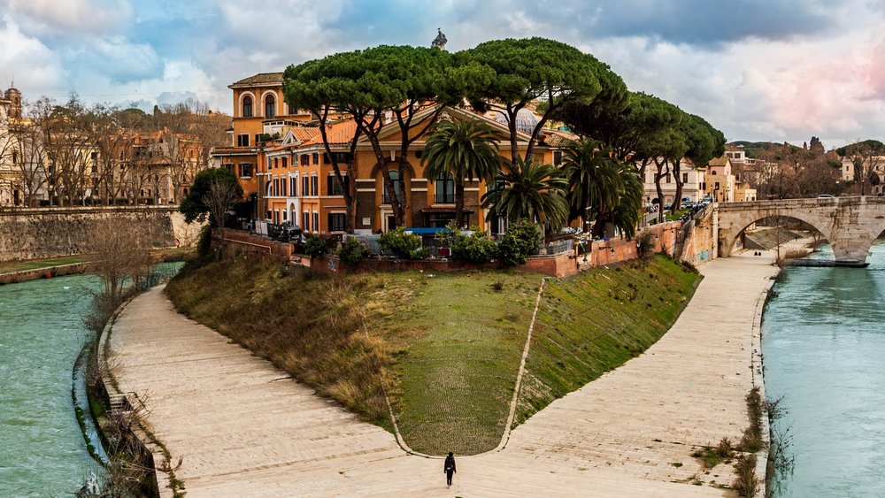 Tiber Island Waterfront