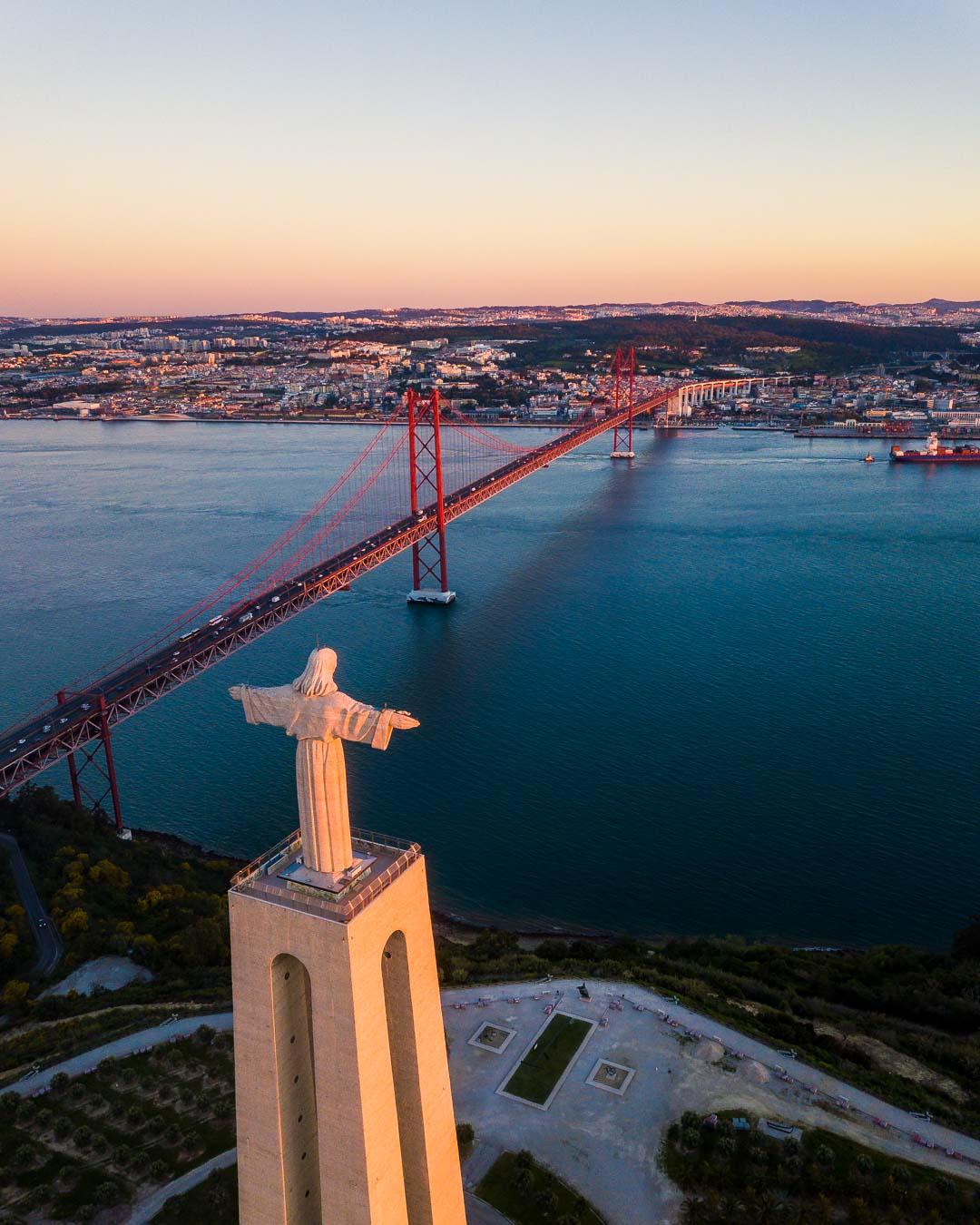 25 de Abril Bridge