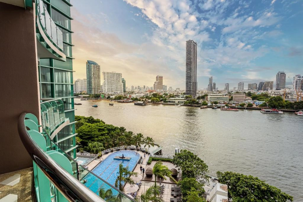 Riverside Luxury