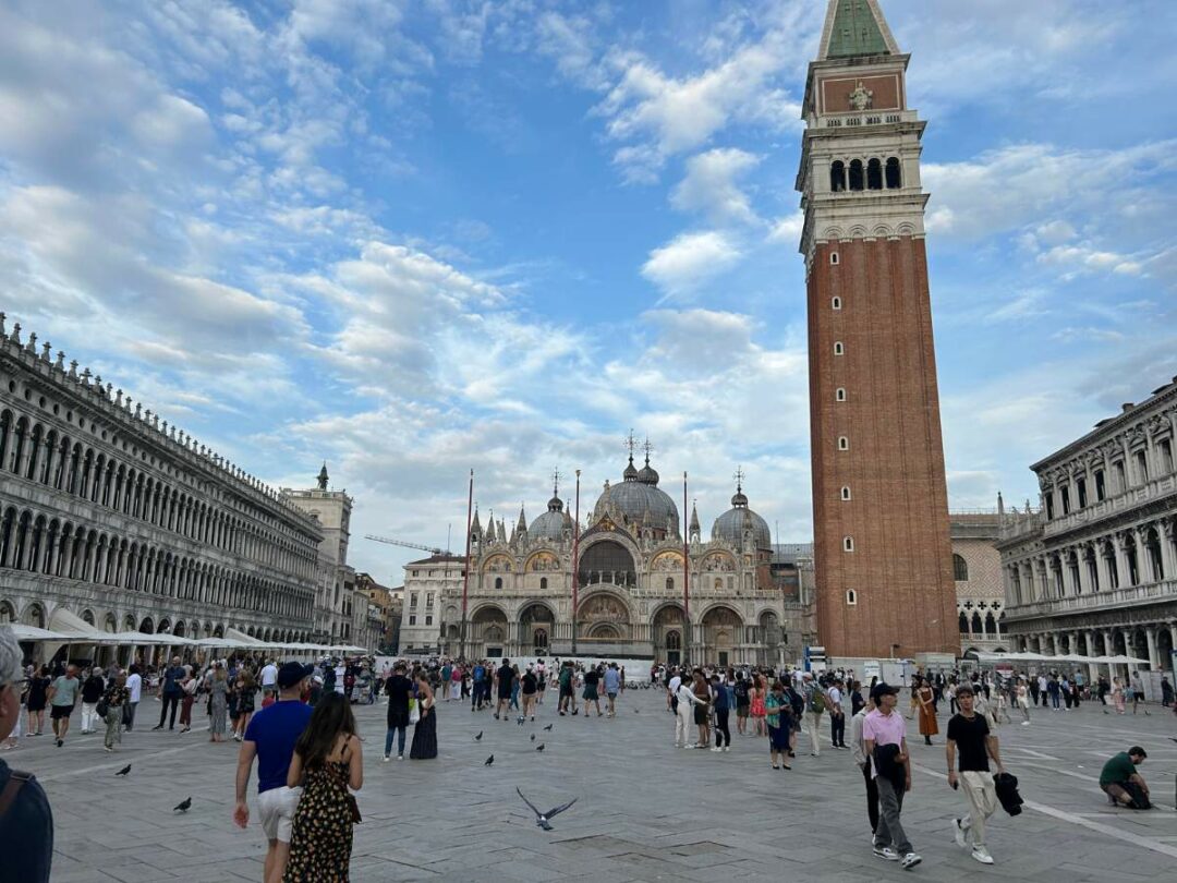 Descend & explore Piazza San Marco