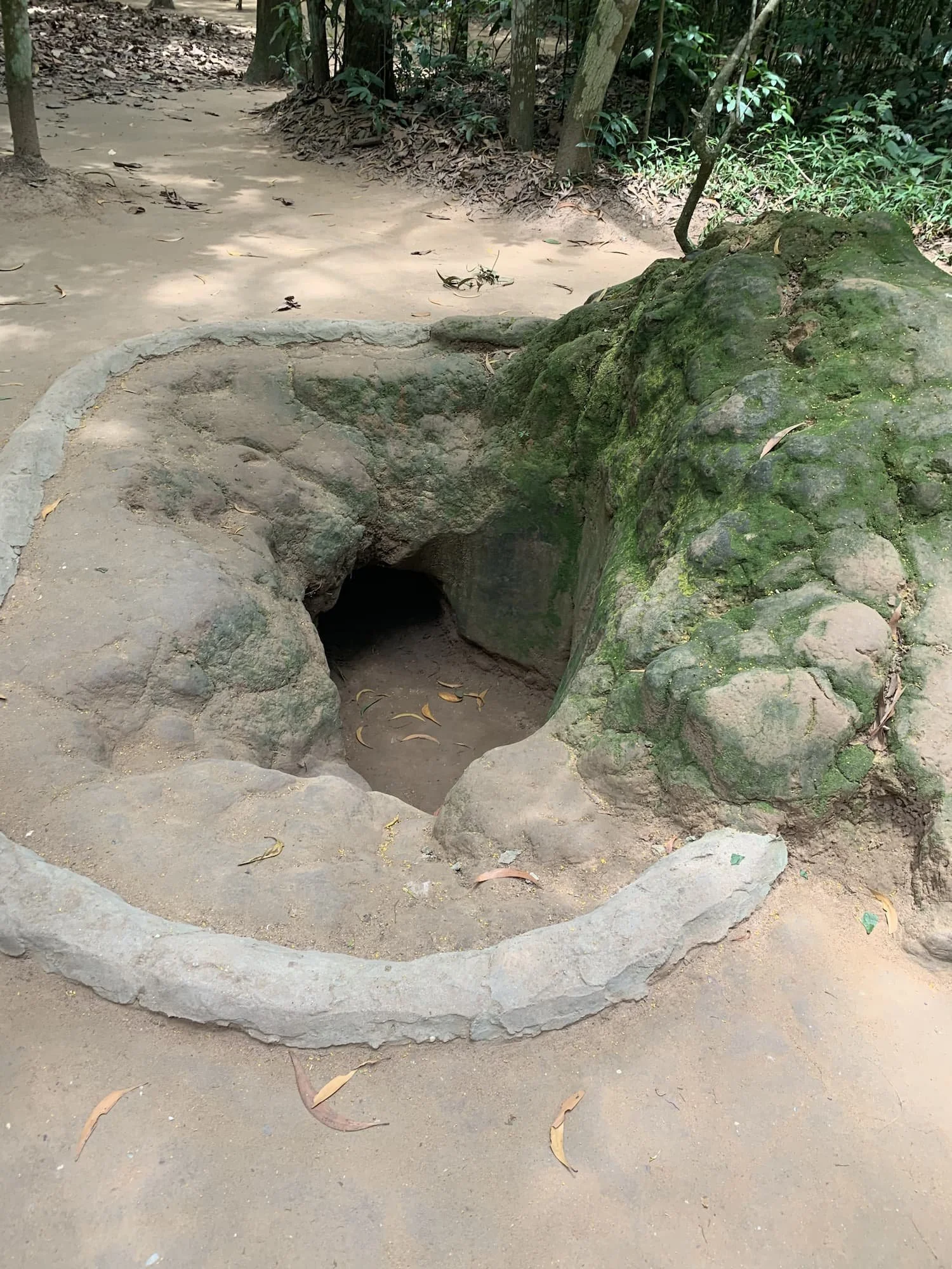 Exploring the Cu Chi Tunnels Network