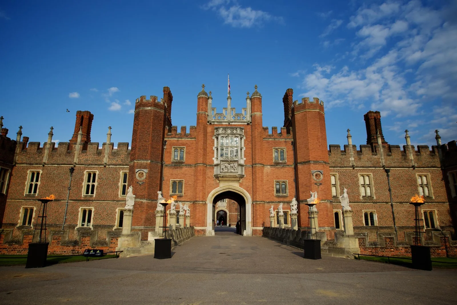 Discover Hampton Court Palace by the Thames