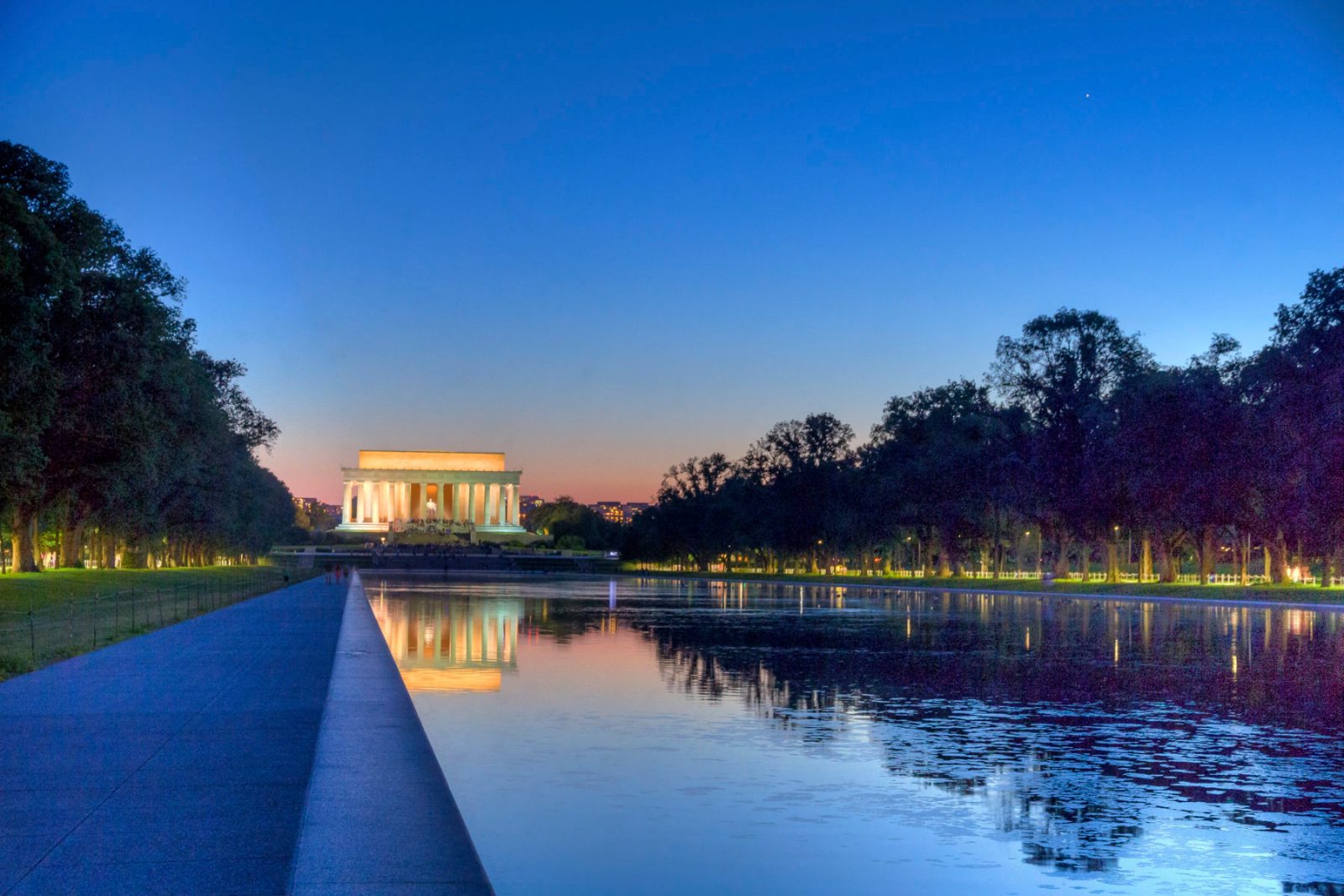 Lincoln Memorial Reflecting Pool Edge