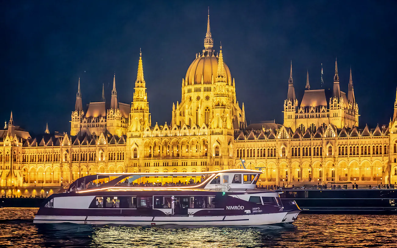 Budapest River Cruise Unlimited Drinks