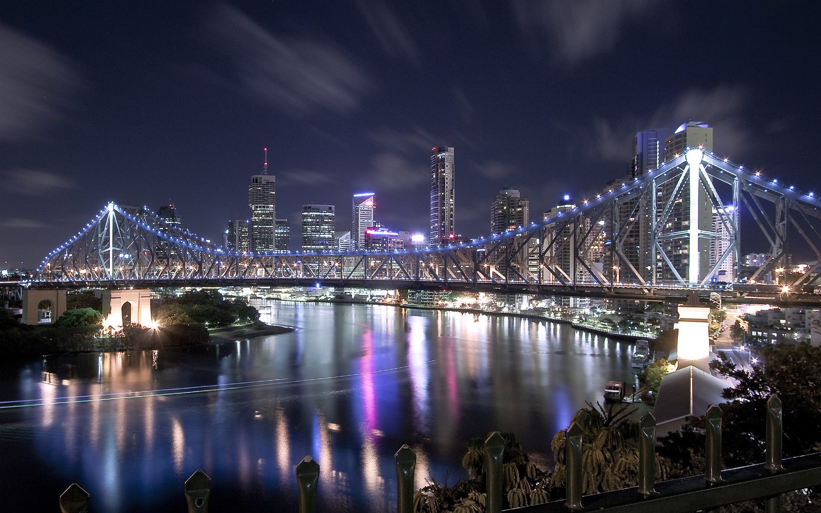 Story Bridge Under-span