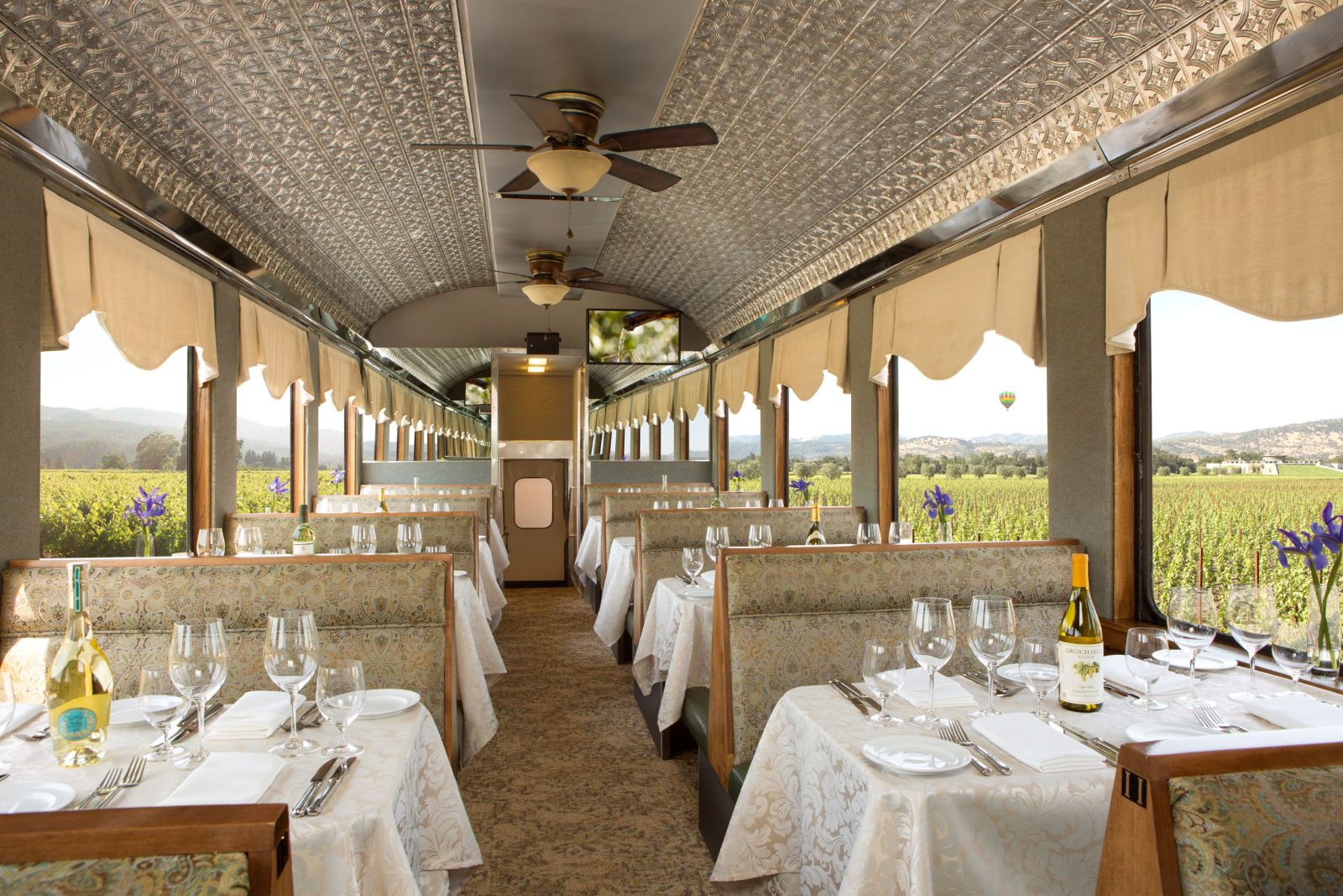 Grand Dining Car