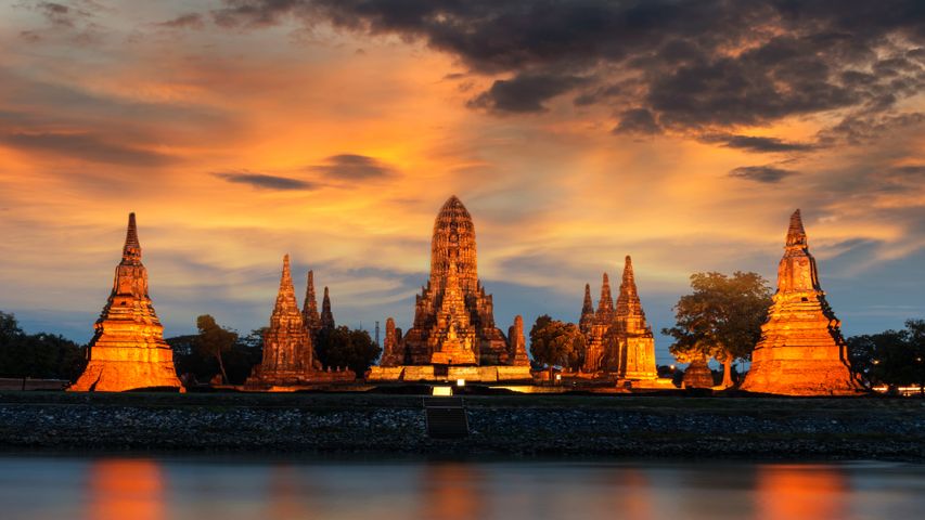 Wat Chaiwatthanang Waterfront