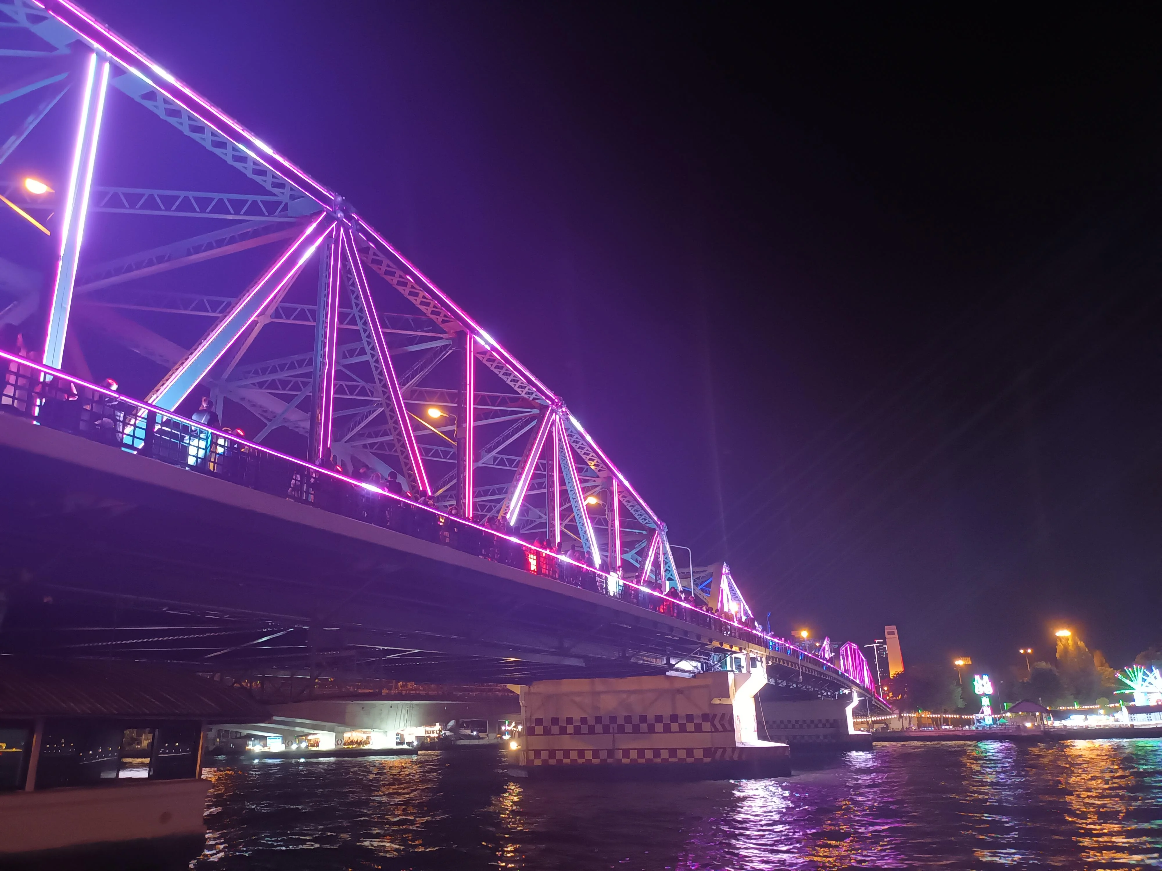 Memorial Bridge spans