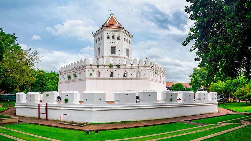 Phra Sumen Fort