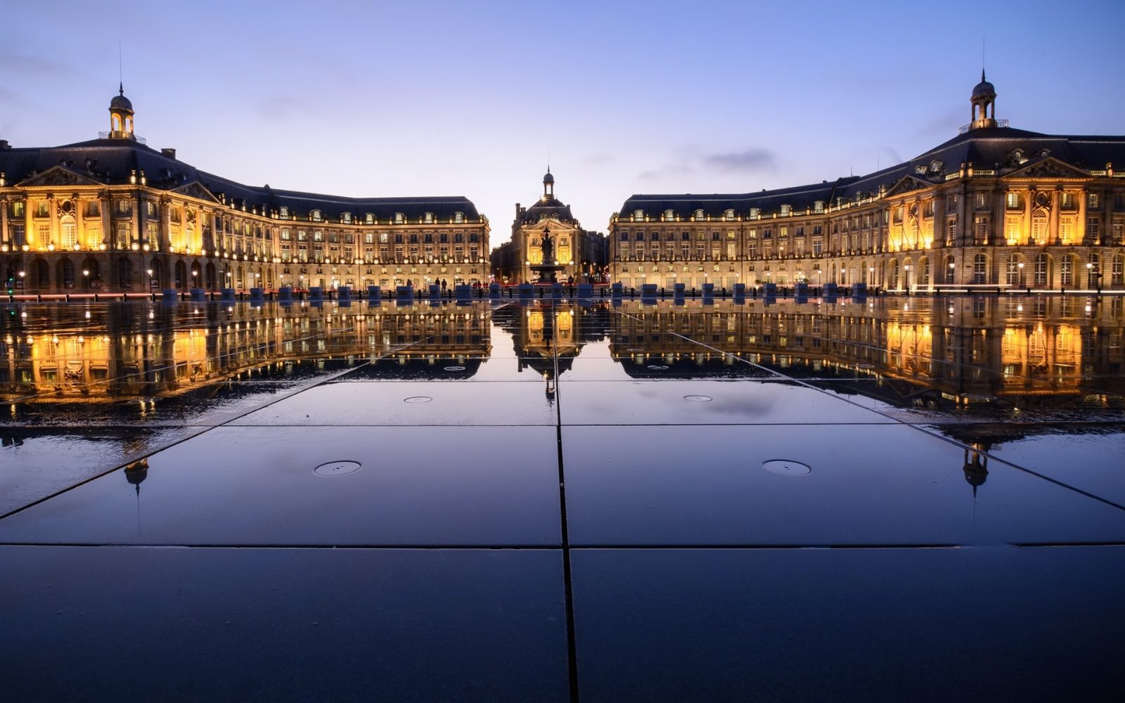Place de la Bourse Quay
