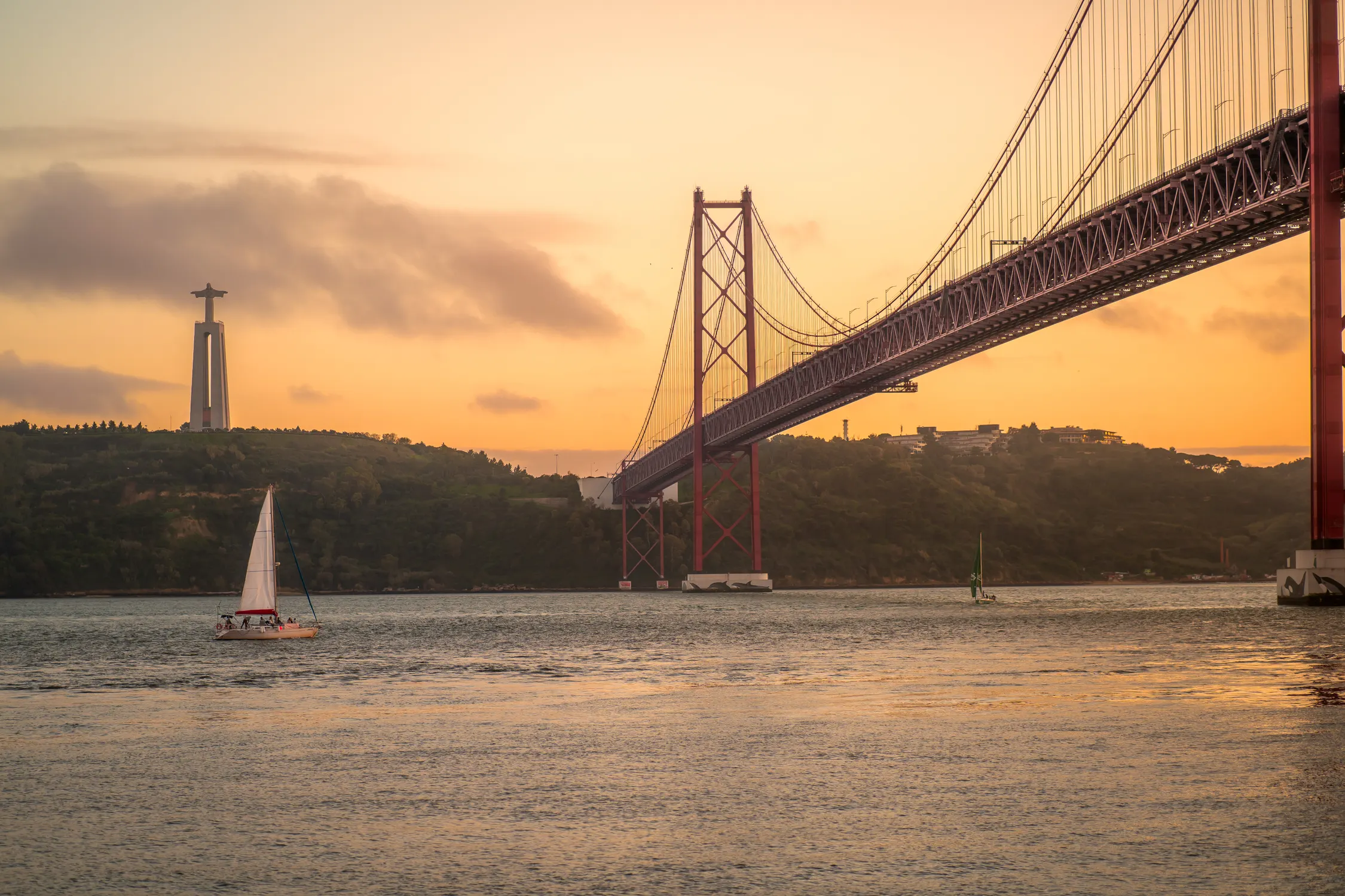 25 de Abril Bridge Span