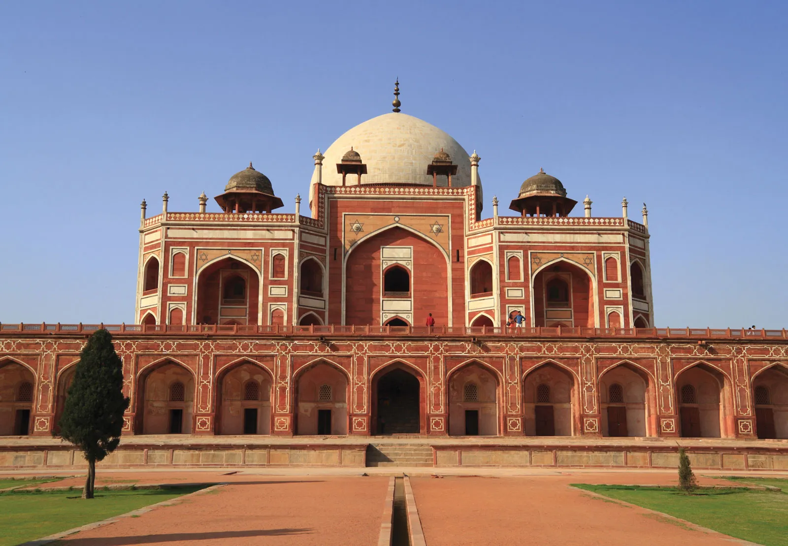 Exploring Humayun's Tomb in Delhi