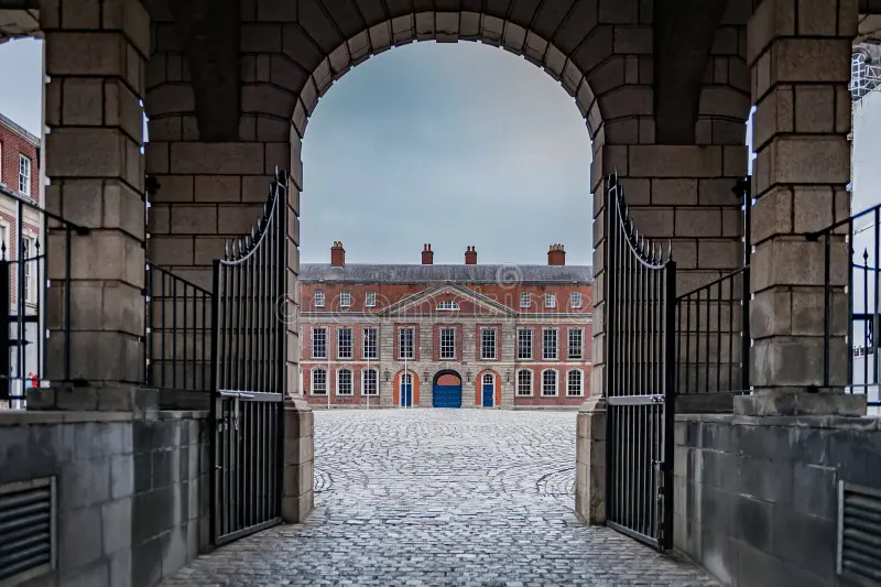 Arrive at Cork Hill Gate