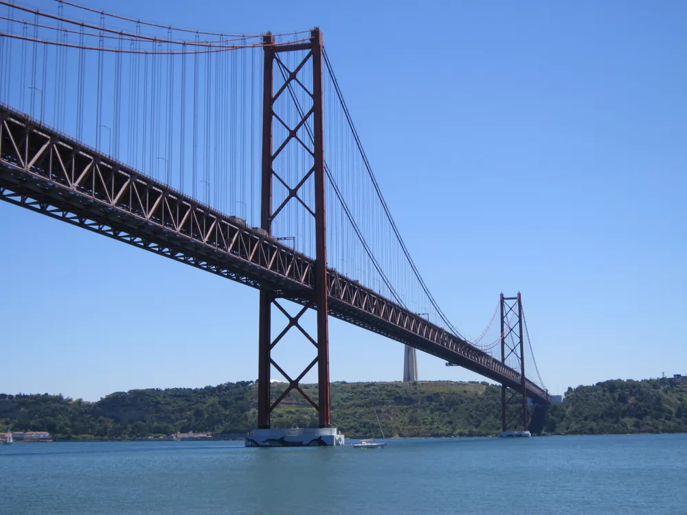 25 de Abril Bridge