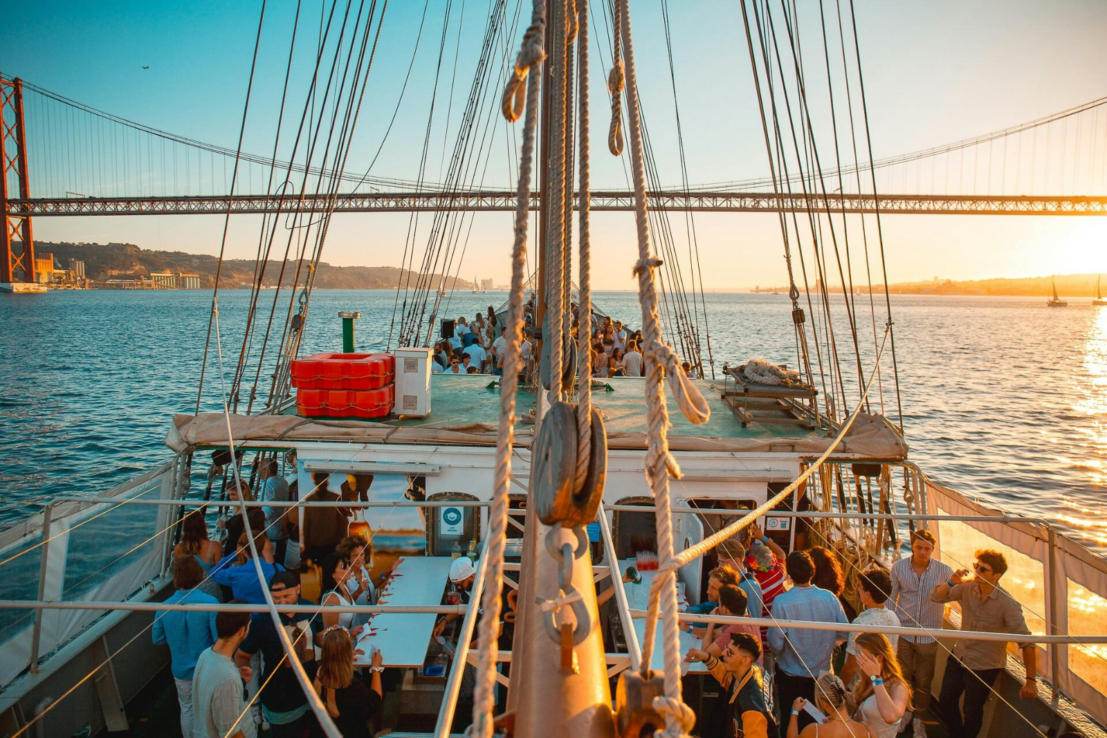 Lisbon Boat Cruise Open Bar