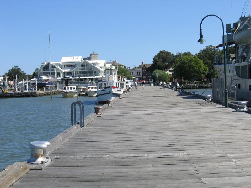 Yarra River Cruises Melbourne to Williamstown