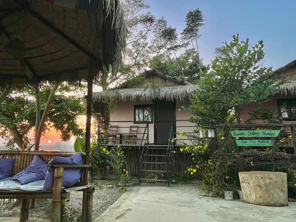 Sauraha Guesthouses District