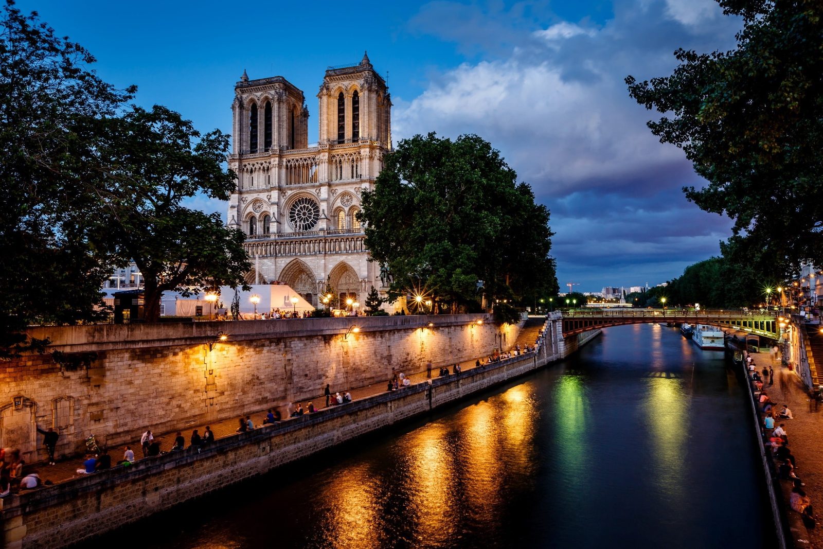 Notre-Dame Cathedral river perspective