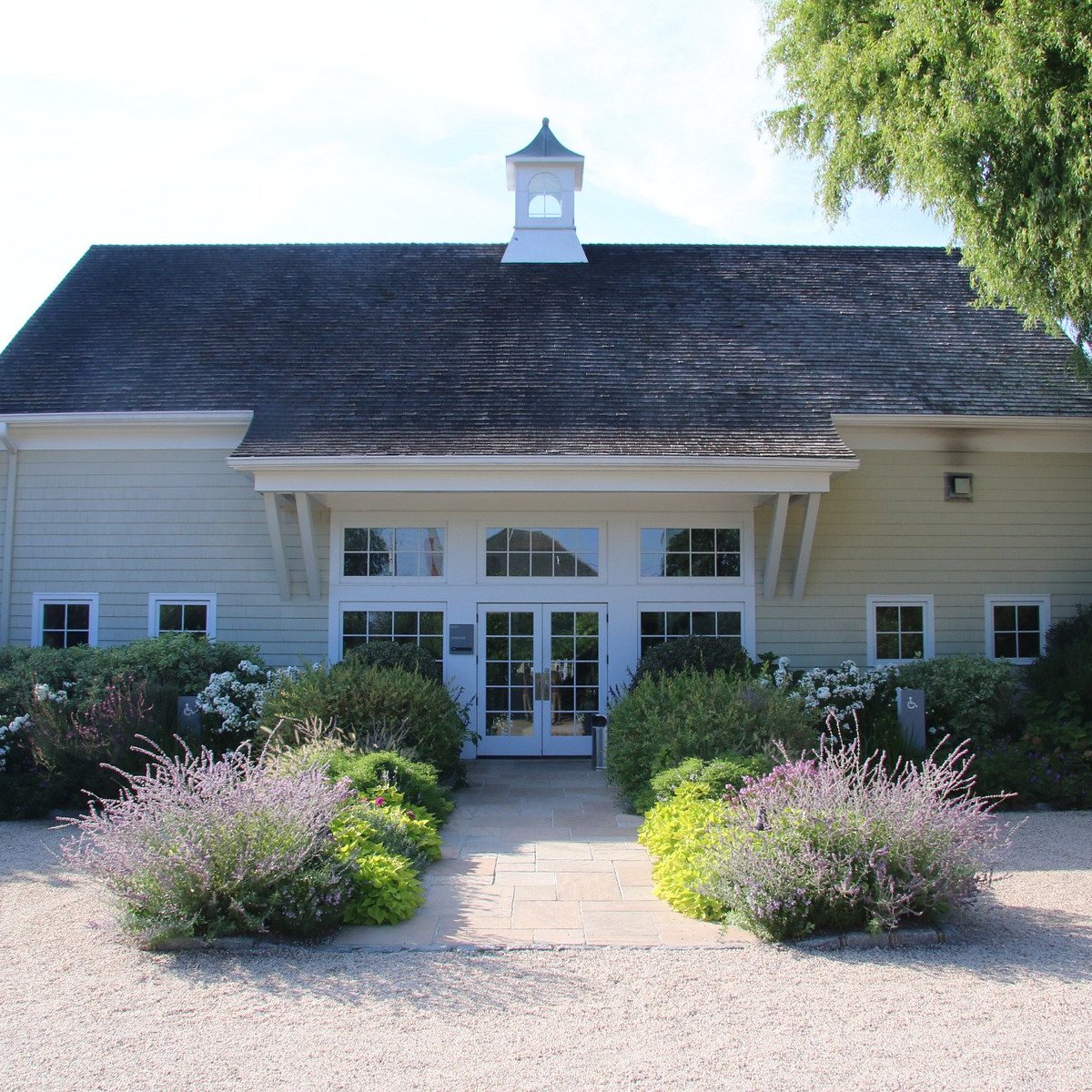 Bedell Cellars Tasting Room Porch