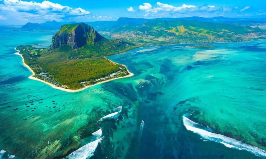 Deep Sea Canyon