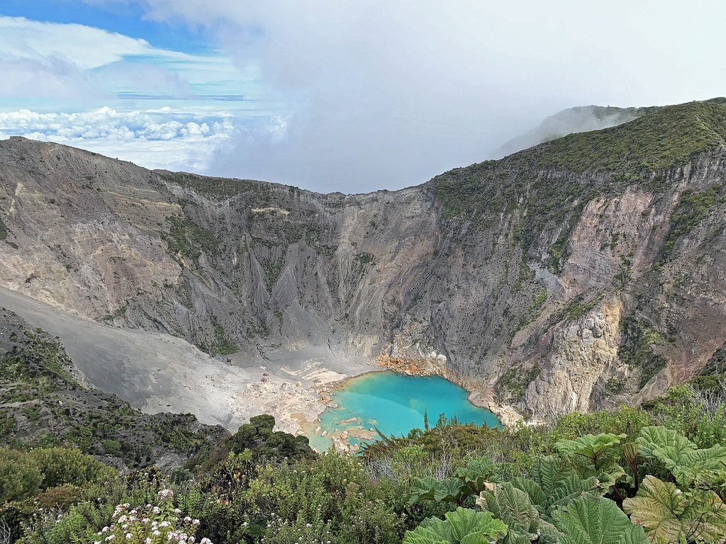 Walk to Crater Principal Viewpoint