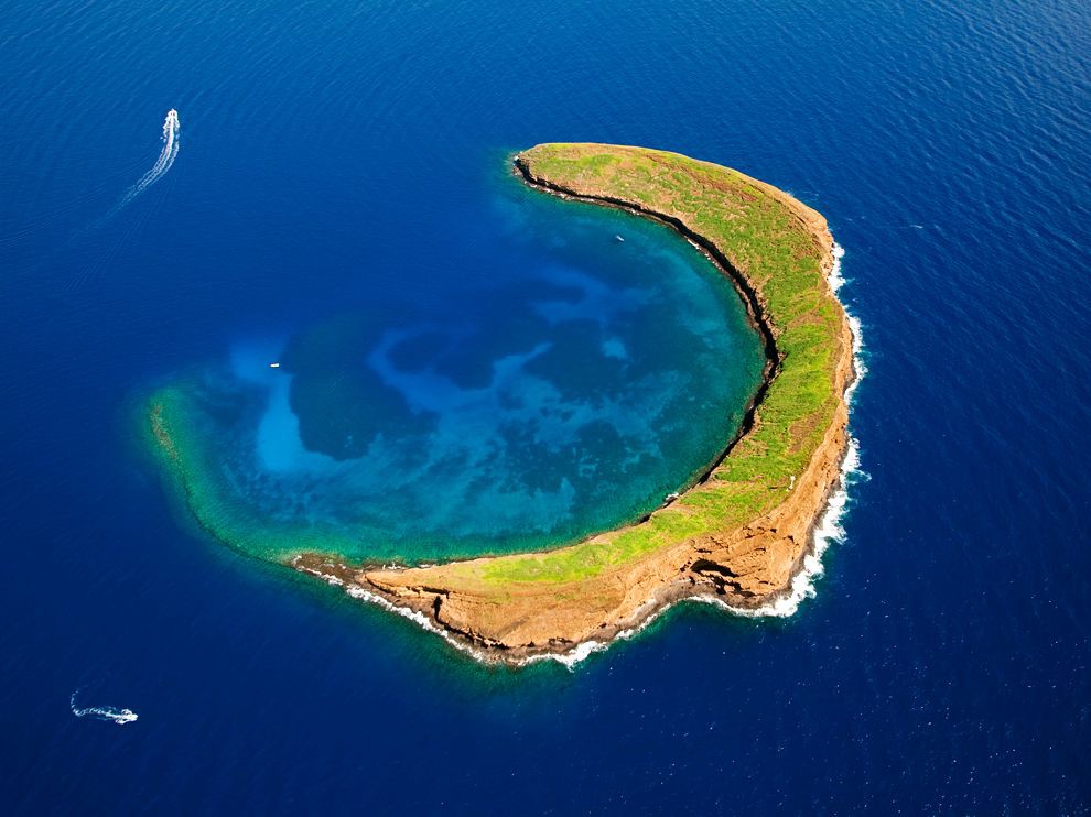 Molokini Boat Snorkel Crater Crossing